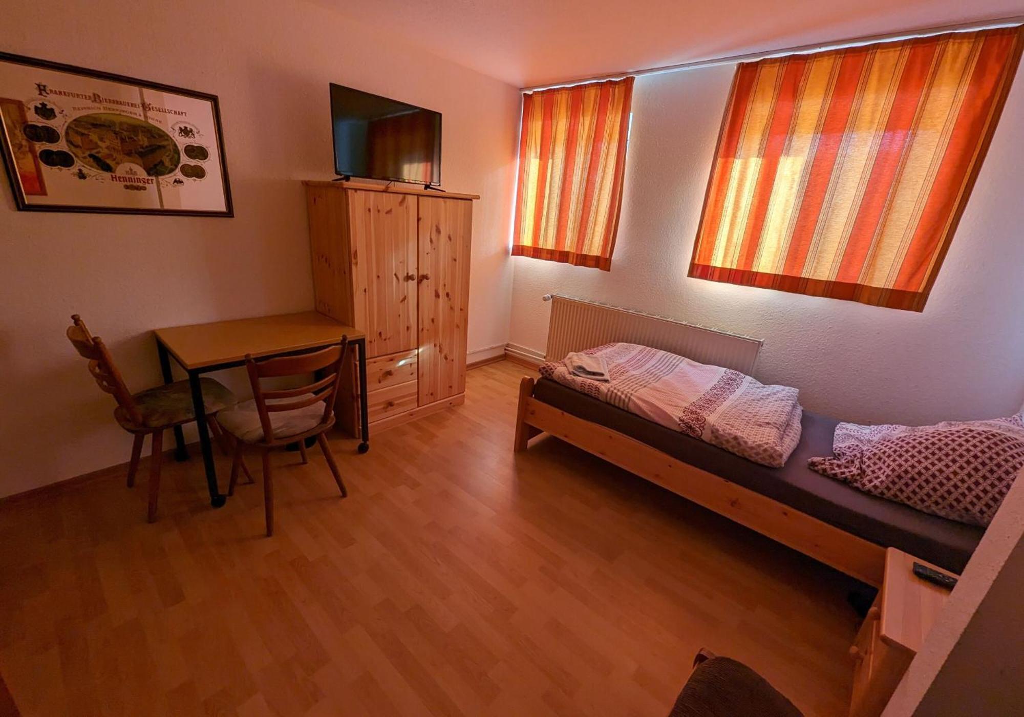 Pension Neue Linde Alsfeld Exterior photo